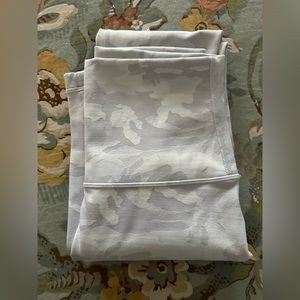 Lululemon camo leggings wunder under